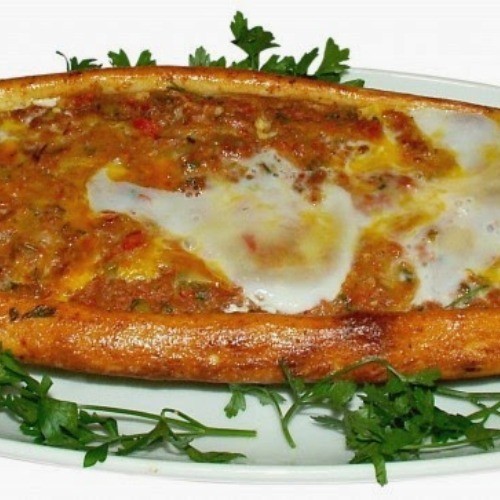 Kıymalı Yumurtalı Pide