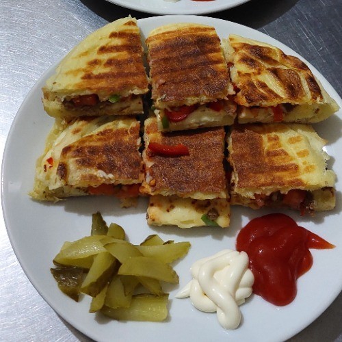 Kavurmalı Bazlama Tost