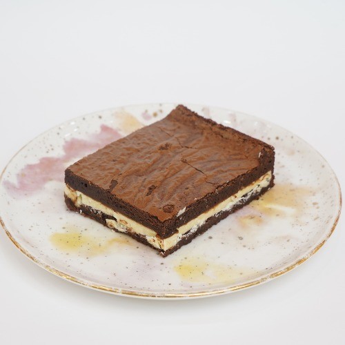 BROWNİE BEYAZ ÇİKOLATALI