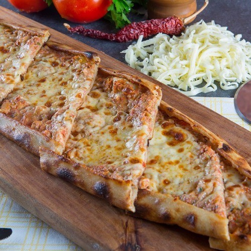 Kıymalı Kaşarlı Pide