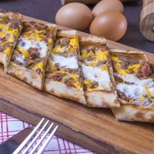 Kuşbaşılı Yumurtalı Pide