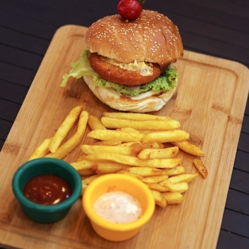 CHICKEN BURGER