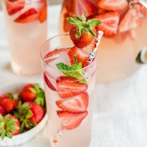 STRAWBERRY LEMONADE